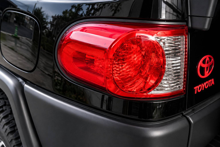 نمای جلو چراغ خطر عقب FJ Cruiser غیر LED